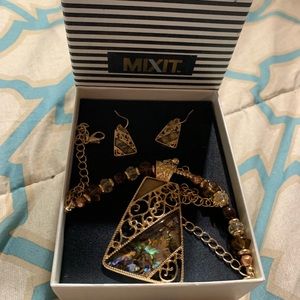 Mixit Necklace & Earrings Set